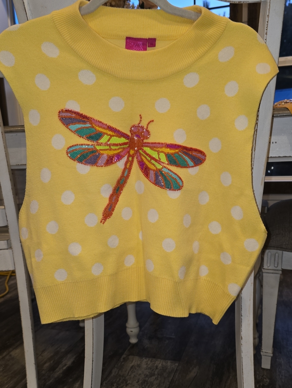 QUEEN OF SPARKLES Yellow Polka Dot Sleeveless Knit Top with Sequined Dragonfly